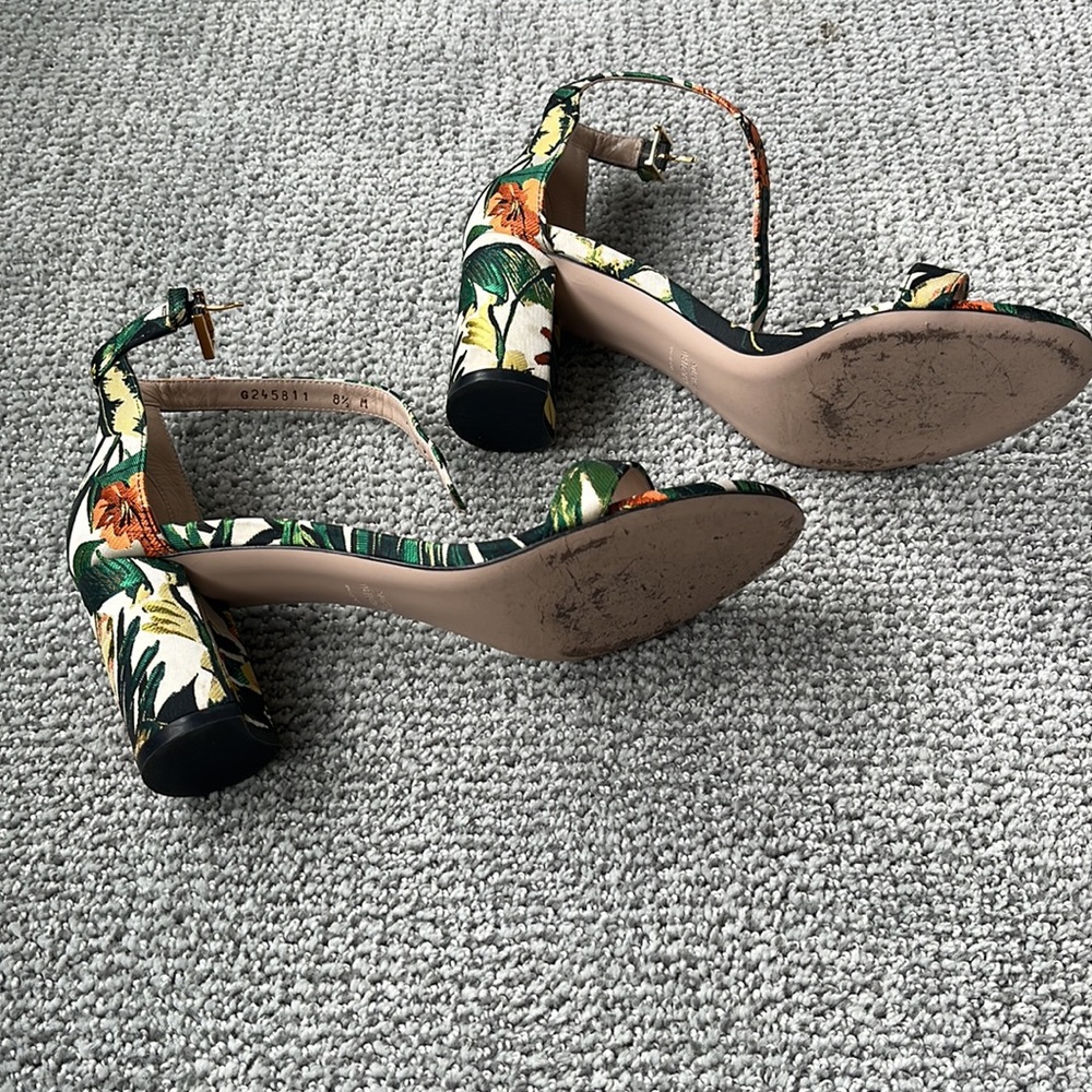 Great Condition- Barely Worn Stuart Weitzman Sand… - image 2